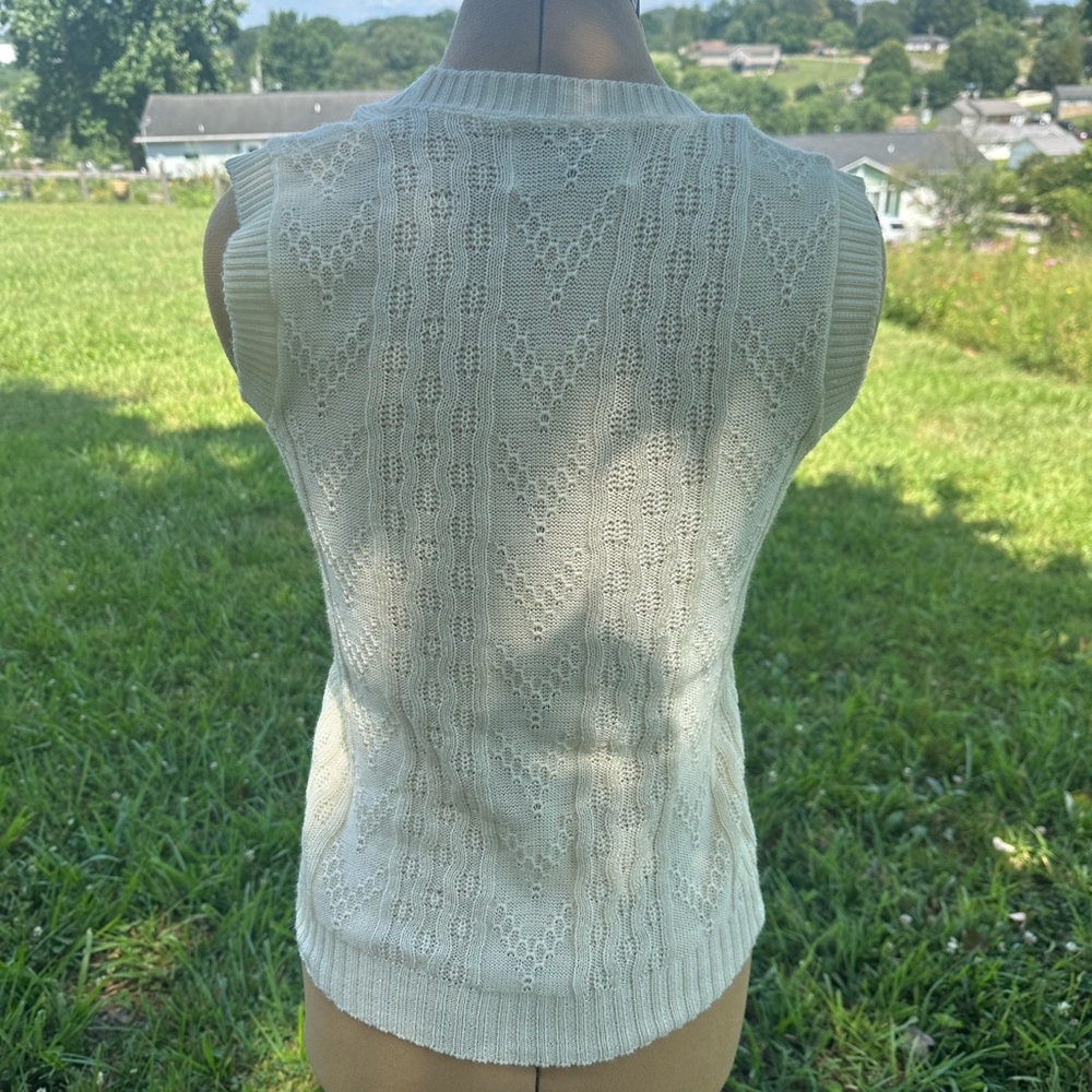 Vintage sweater vest. V scoop neck. Robby Kent. Ivory sweater. - Picture 6 of 7